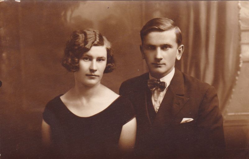 Vaizdas:Su sese Nina1932.jpg